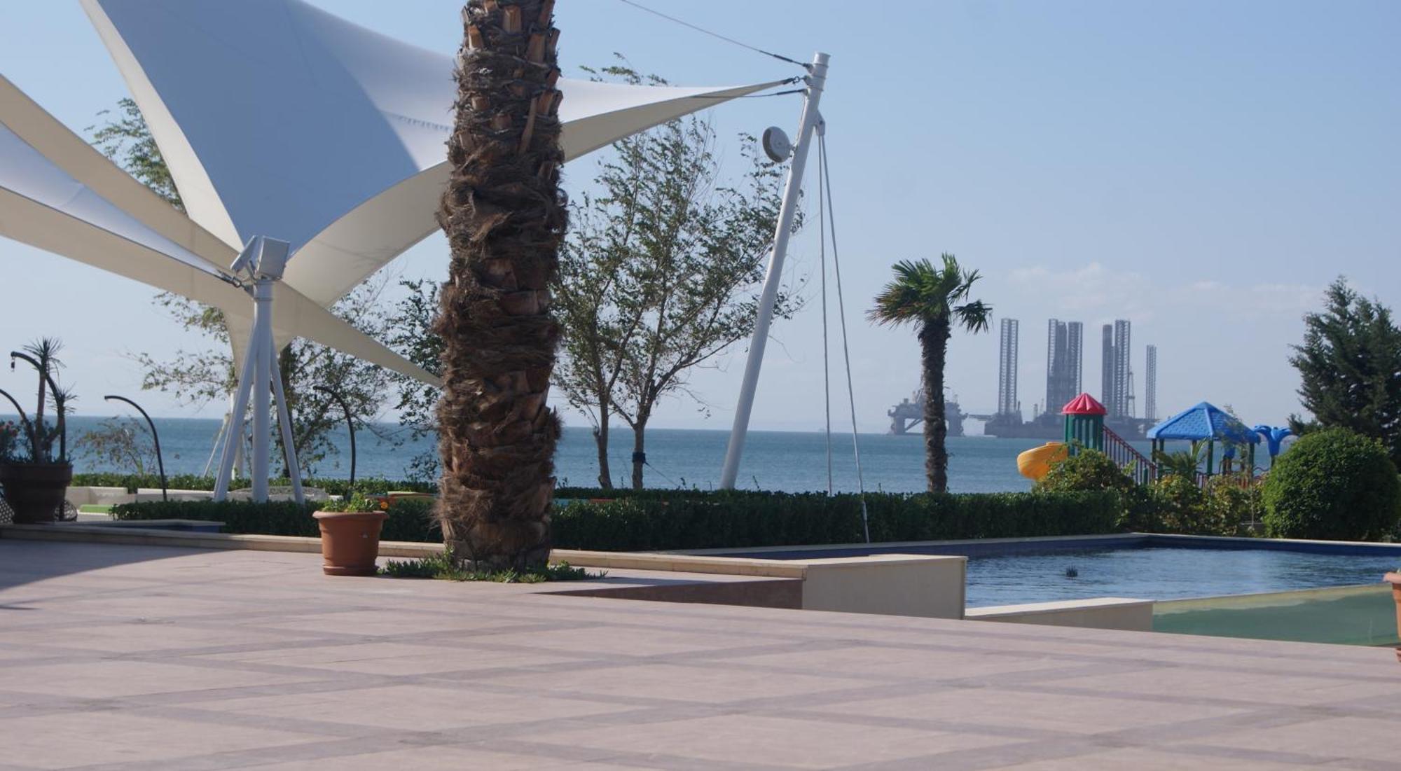 The Crescent Beach Hotel Baku Exterior photo